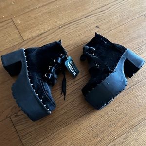 NWOT TUK Velvet Nosebleed Platform Boots Size 8